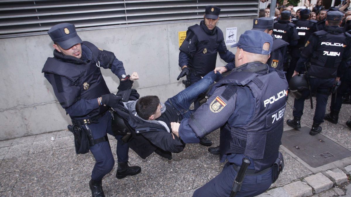 Actuación policial el 1-O en Girona.