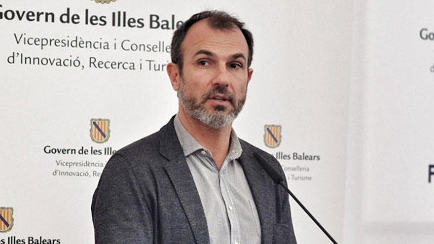 Barceló confiesa que la imputación de Carbonell le &quot;afecta personal y políticamente&quot; pero avisa que no dimitirá