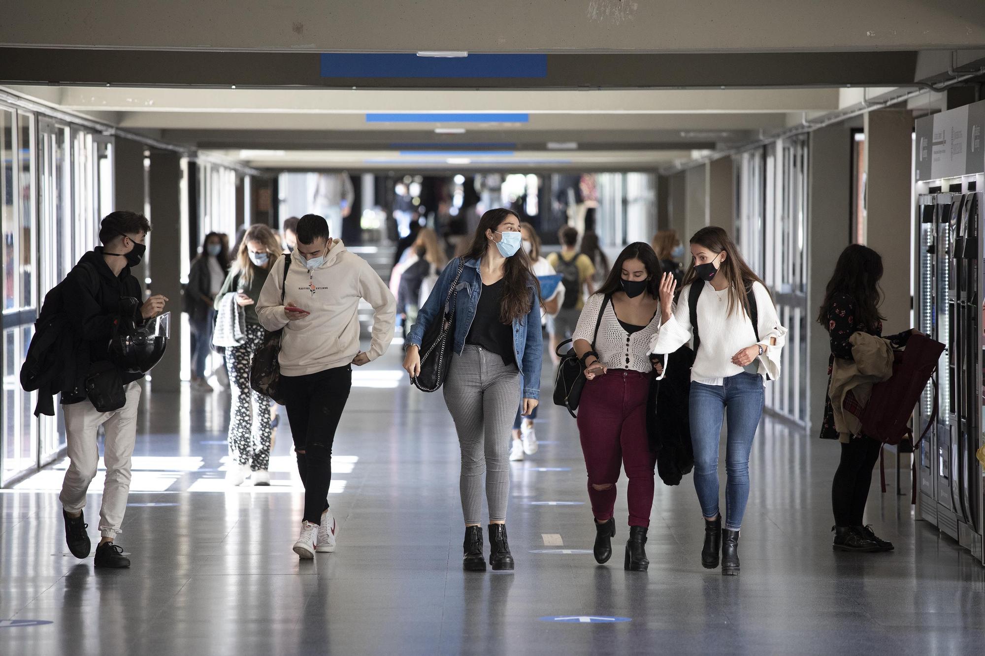 Universitarios de la facultad de Ciències Econòmiques i Empresarials de la UB