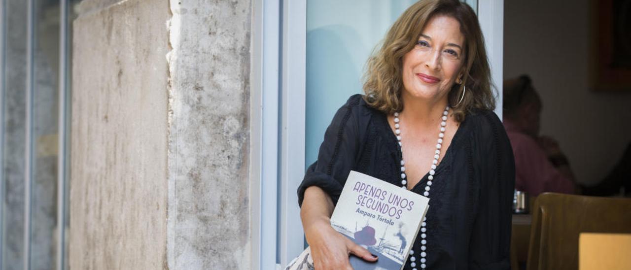 Tórtola: &quot;Es una novela coral de mujeres donde tengo mis dudas con  el Pablo Neruda ser humano&quot;