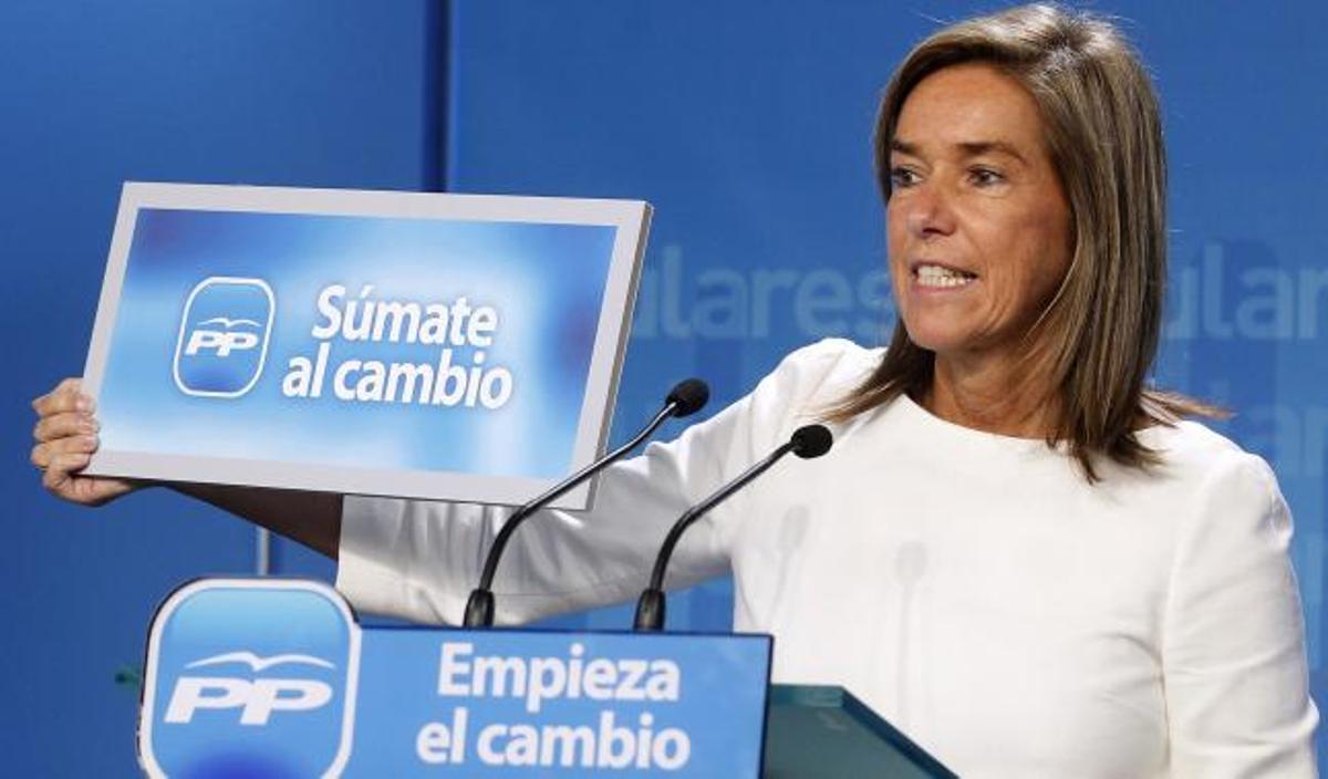 Ana Mato dice que los niños se sientan en el suelo en los colegios andaluces