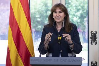 El Parlamento catalán asume el cese del diputado de la CUP Juvillà pese a la gesticulación de Borràs