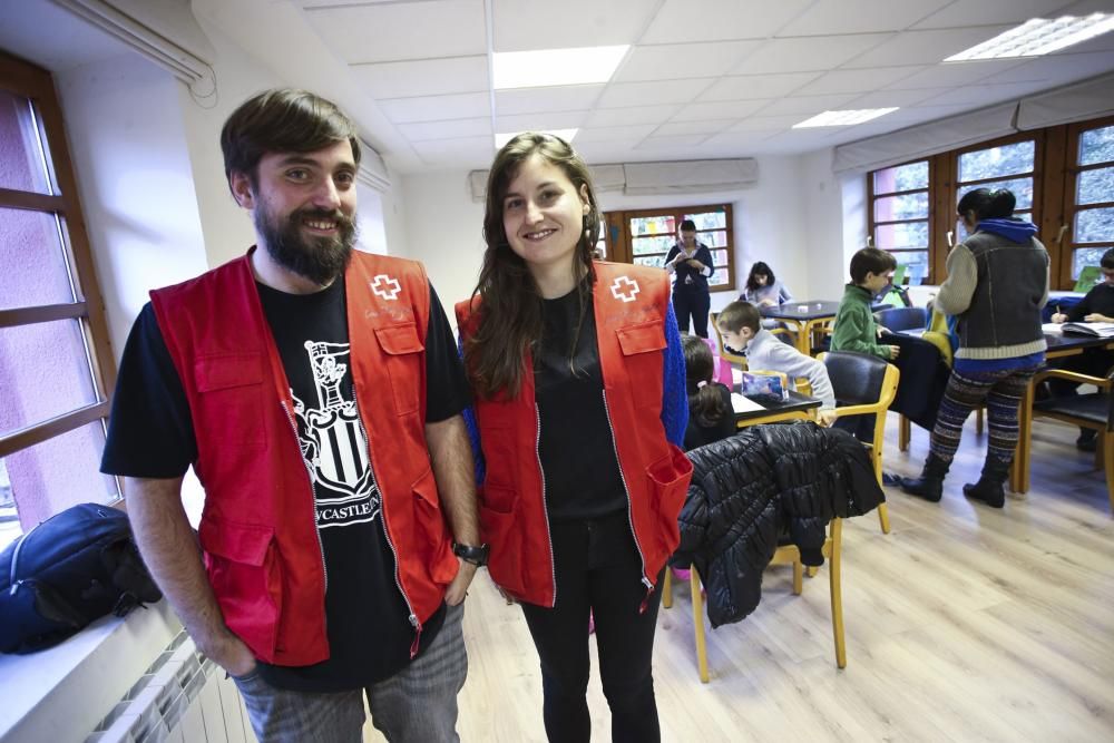 Primer día en las aulas de apoyo escolar en Trubia.