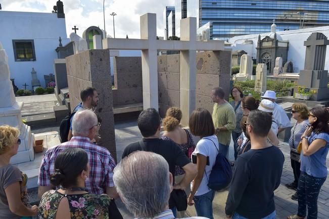 Ruta por el cementerio de Vegueta