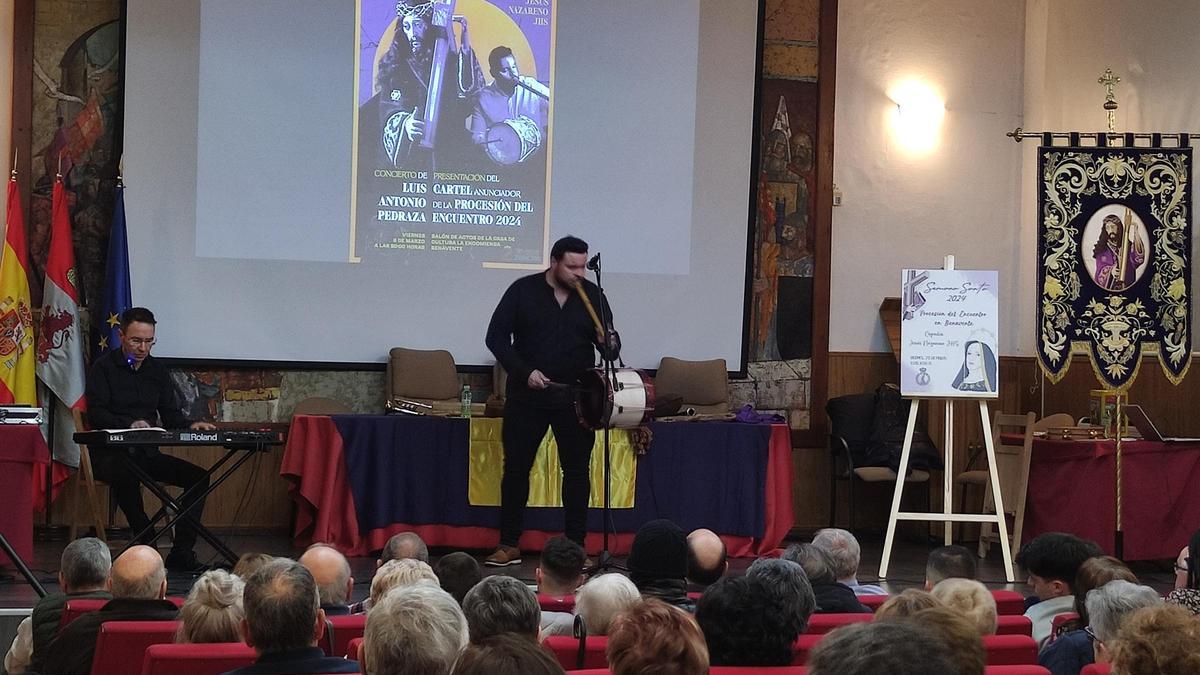 Presentación del cartel del Nazareno, el pasado año, con Pedraza.