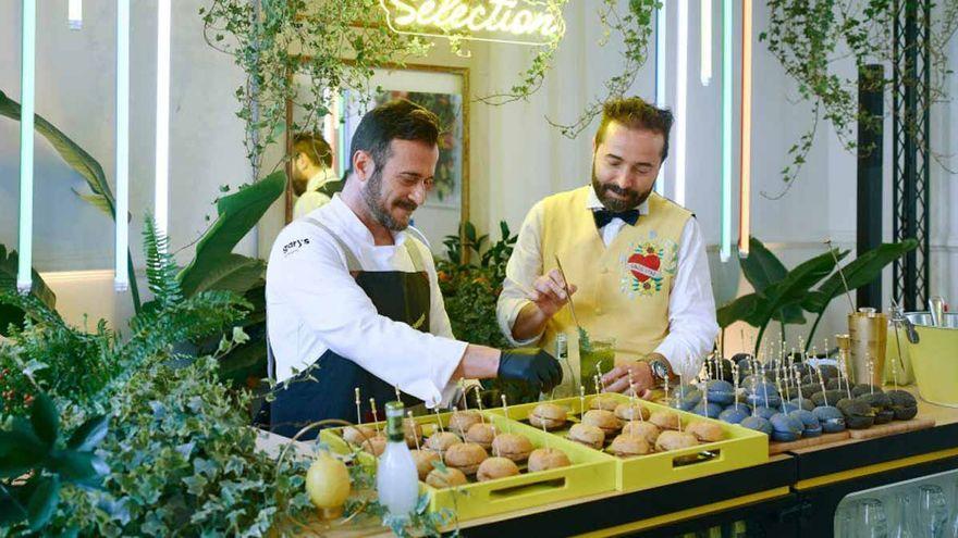 Vélez, actual mejor panadero del mundo, y Borja Cortina, mixing master de Schweppes y head bartender de Varsovia Bar (Gijón).