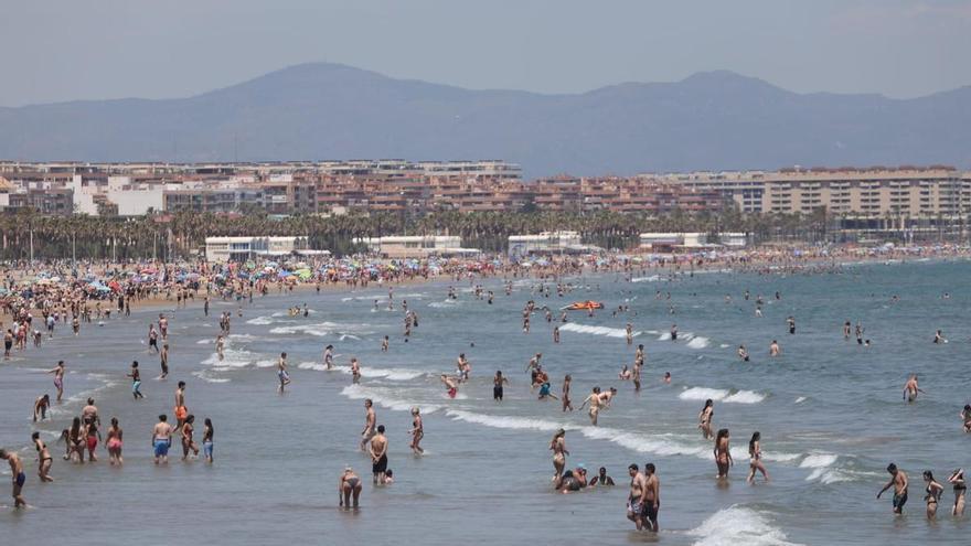 ¿Por qué la playa de la Malva-rosa mantiene este 2026 la bandera azul y la playa del Cabanyal la pierde?