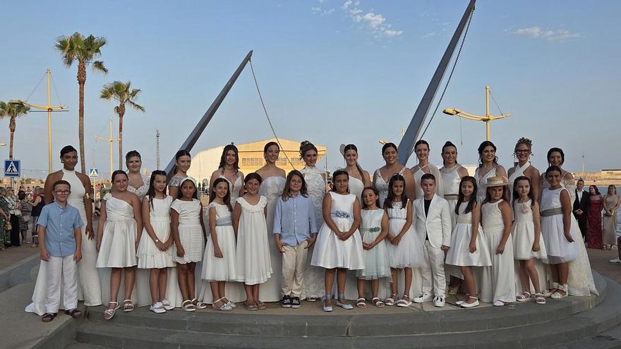 La corte de honor deslumbra en la cena de gala de las fiestas de Vinaròs