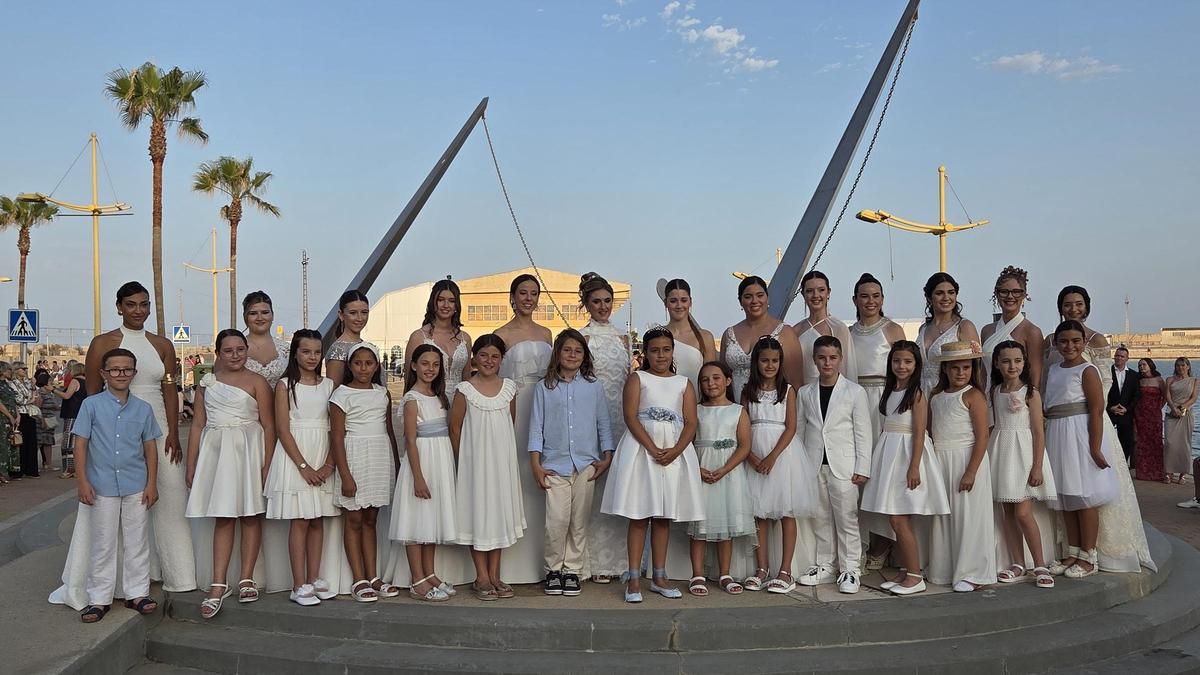 La corte de honor vivió este miércoles una de sus jornadas más esperadas con la glamurosa cena de gala de las fiestas.
