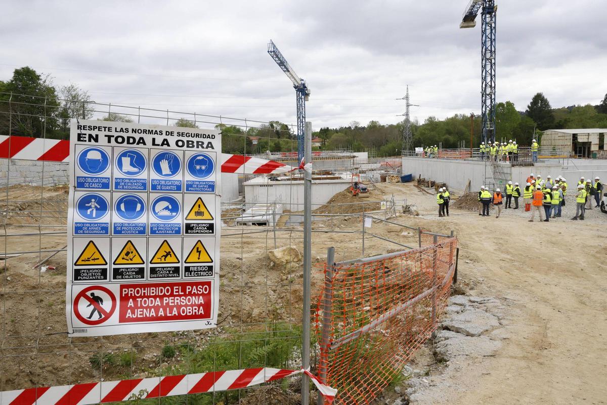 Visita institucional a las obras de la nueva depuradora de A Silvouta en Santiago