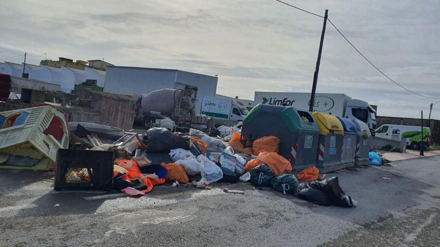 La basura se acumula en Formentera pese a los servicios mínimos de la huelga de recogida