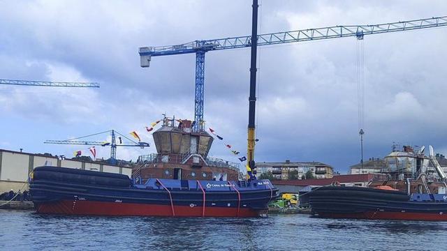 Remolcadores para la Autoridad del Canal de Panamá, en el muelle de armamento del astillero de Armón en Navia.   | PROTECCIÓN CIVIL DE NAVIA