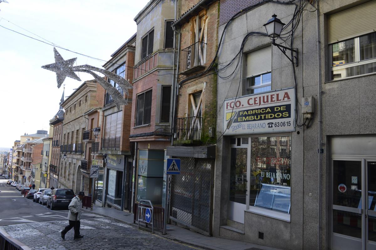 Otra imagen del edificio que tendrá que ser demolido y rehabilitado.