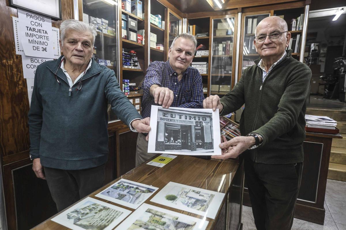 La despedida de Eutimio, una papelería con casi un siglo de vida en Alicante La despedida de Eutimio, una papelería con casi un siglo de vida en Alicante