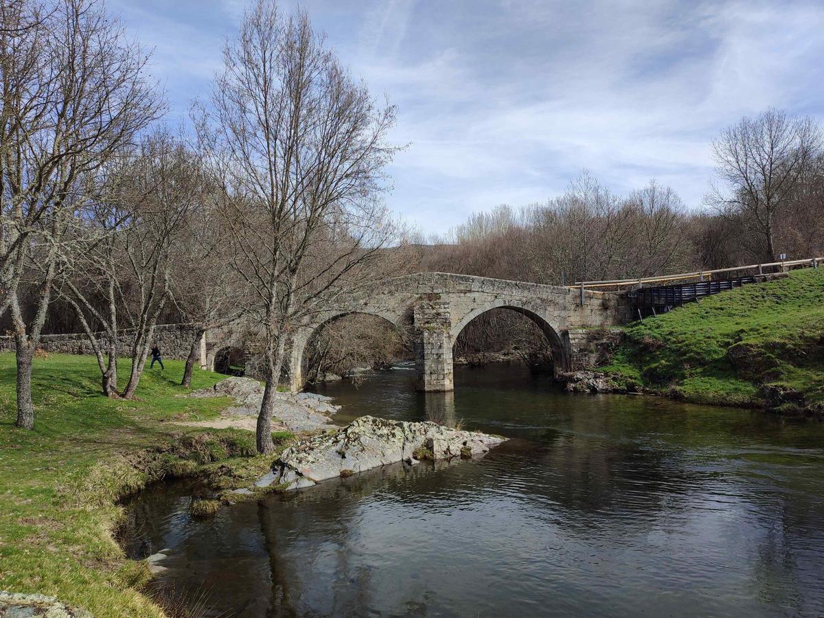 Vista de un puente en Hermisende