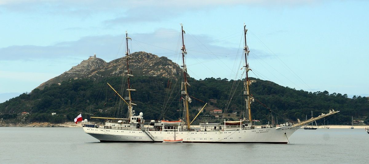 Los grandes veleros de la Tall Ships Races, al abrigo de Cíes