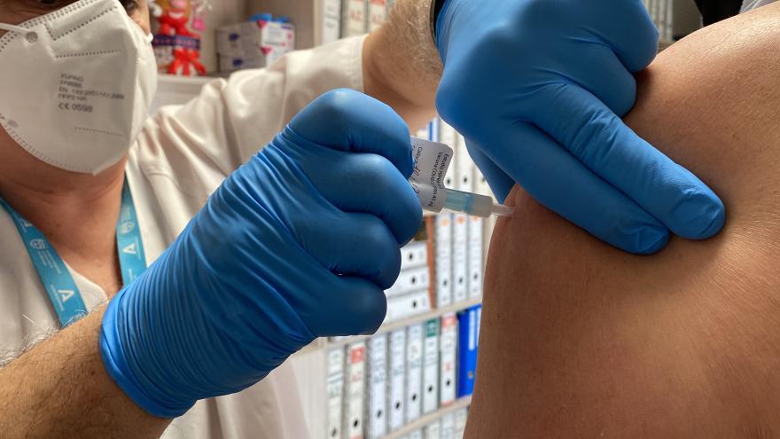 El Regional ya administra la vacuna de Hipra a los primeros voluntarios
