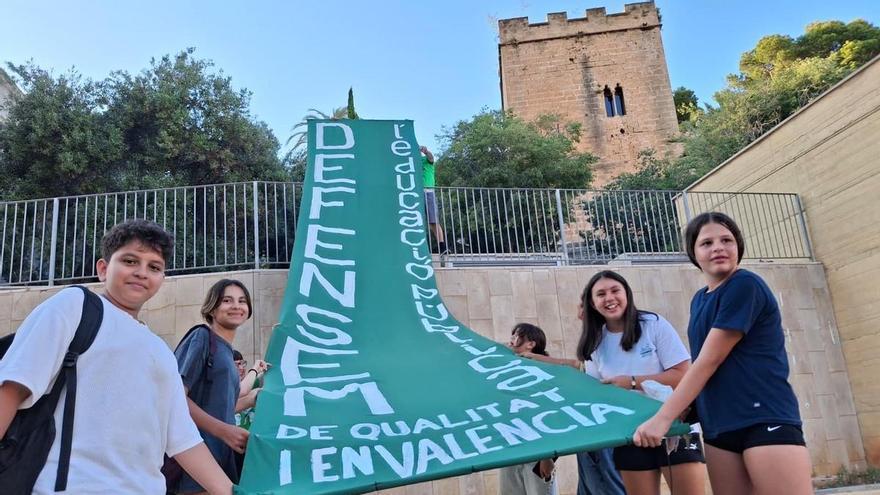 La educación pública es una fortaleza: otra multitudinaria manifestación recorre Dénia