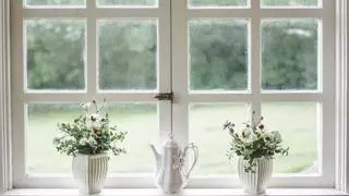 Adiós a la condensación y a la humedad dentro de casa: el simple gesto que debes hacer con la ventana sin tener que gastar ni un euro