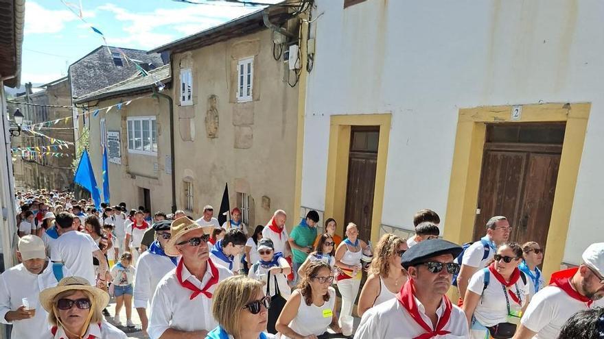 Puerto de Vega se llena para despedir Las Telayas con su multitudinaria jira de Frejulfe: "Este día es todo"