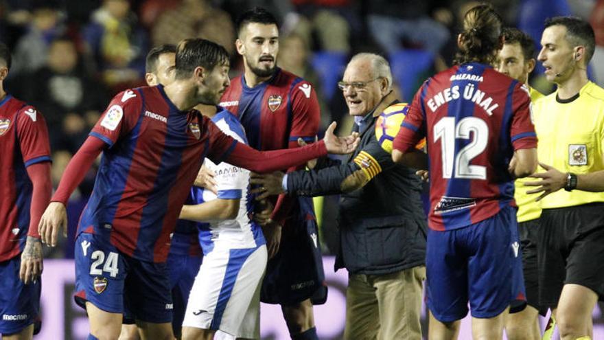 El partido estuvo marcado por los nervios de ambos equipos.