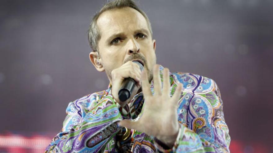 Miguel Bosé, durante un concierto.