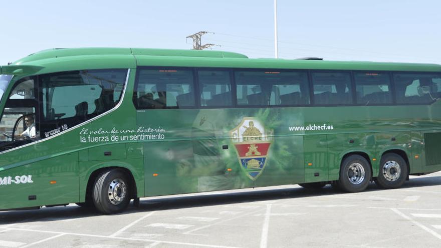 El autobús del Elche CF llevará el material, al cuerpo técnico y a los utilleros a Extremadura