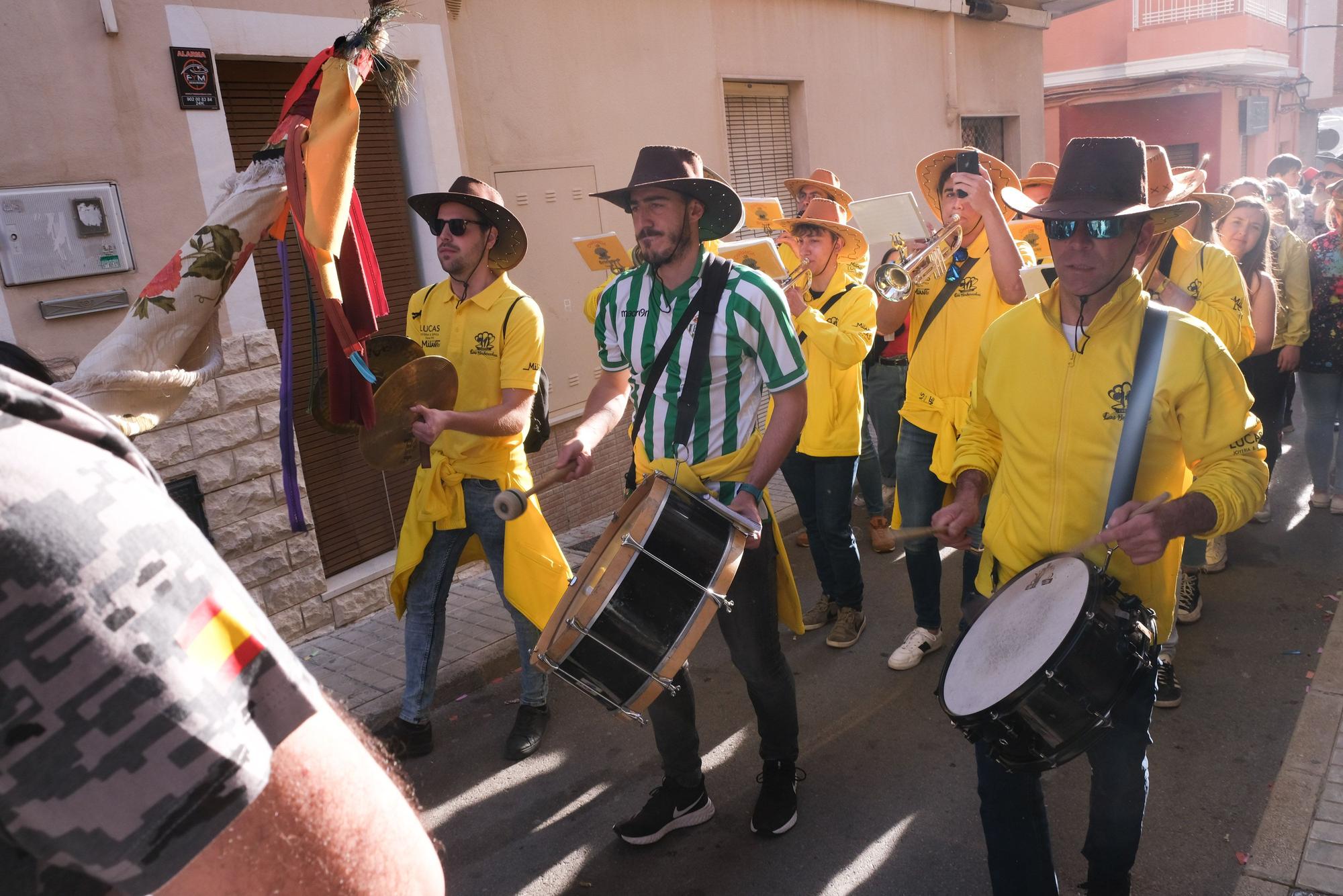 Fiesta de Els Capitans y desfile de abanderadas de Moros y Cristianos de Petrer, en imágenes