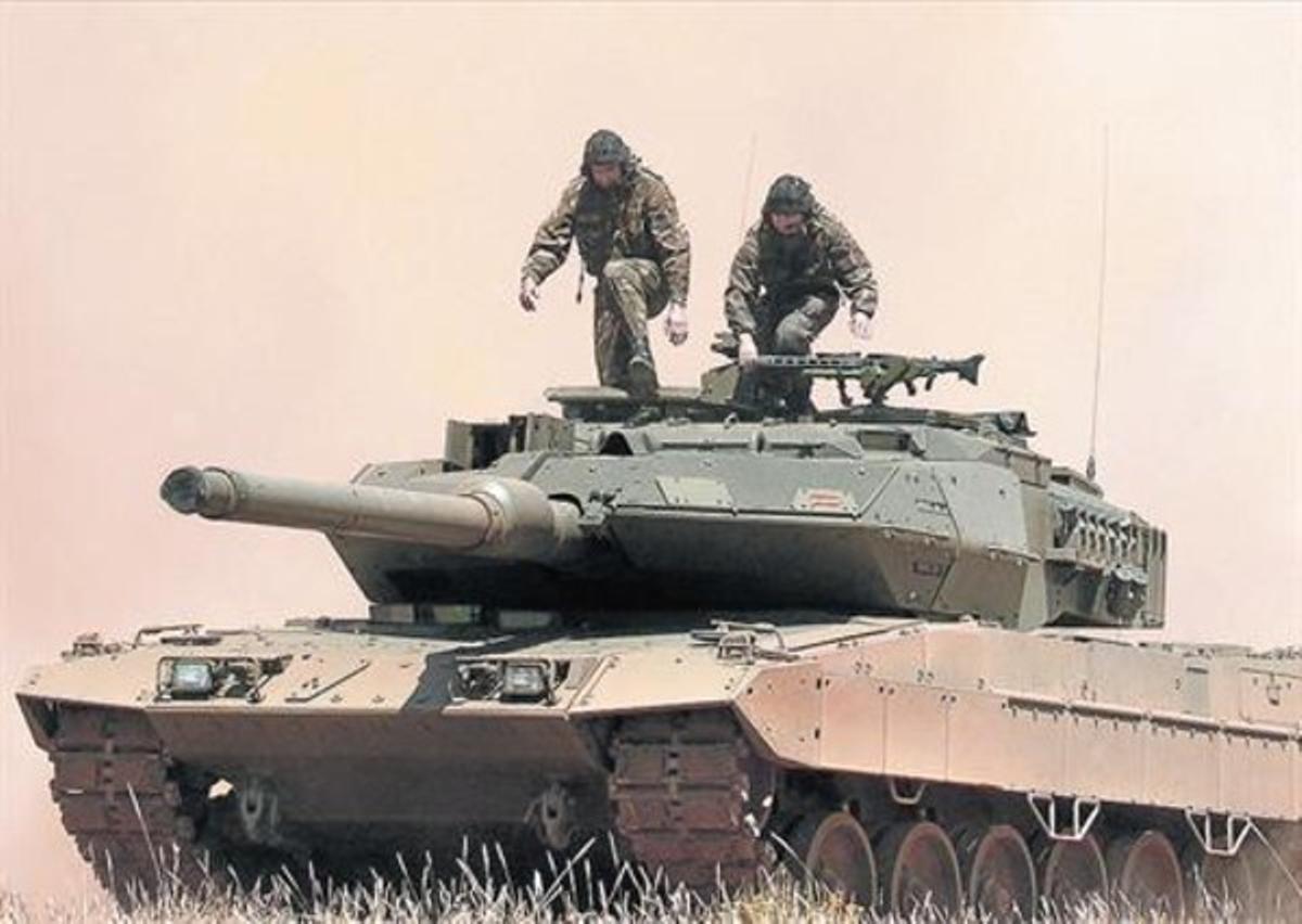 Cost elevat 8 Un carro de combat Leopard, amb uns tres milions d’euros de mateniment. Cost elevat 8 Un carro de combat Leopard, amb uns tres milions d’euros de mateniment.