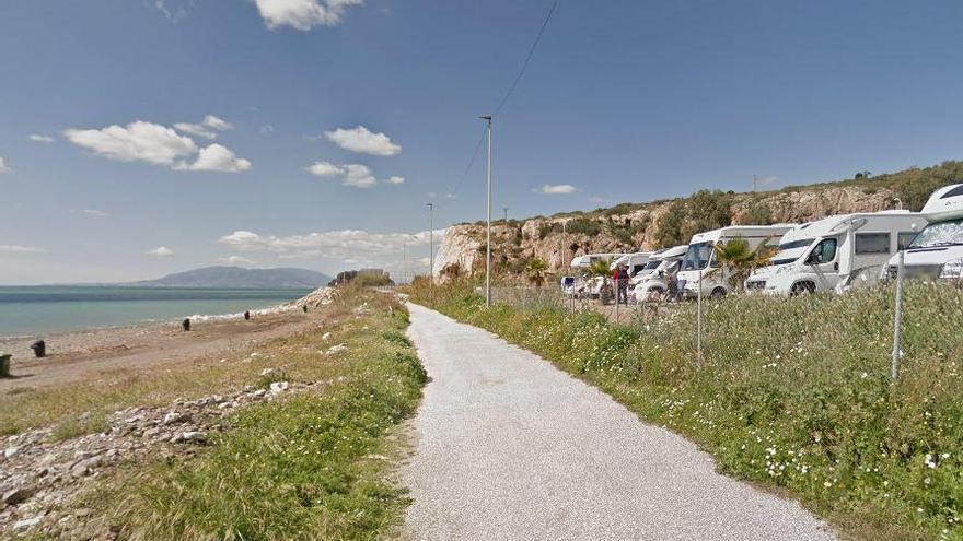 Zona de autocaravanas situada en la desembocadura del río de Totalán, que separa el término municipal de Málaga y Rincón de la Victoria.