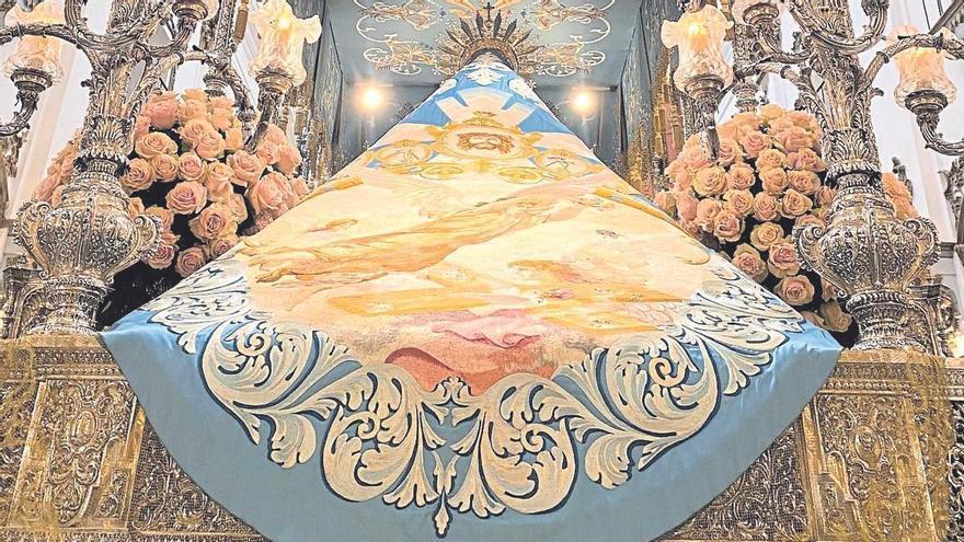 Donde el azahar se borda en azul