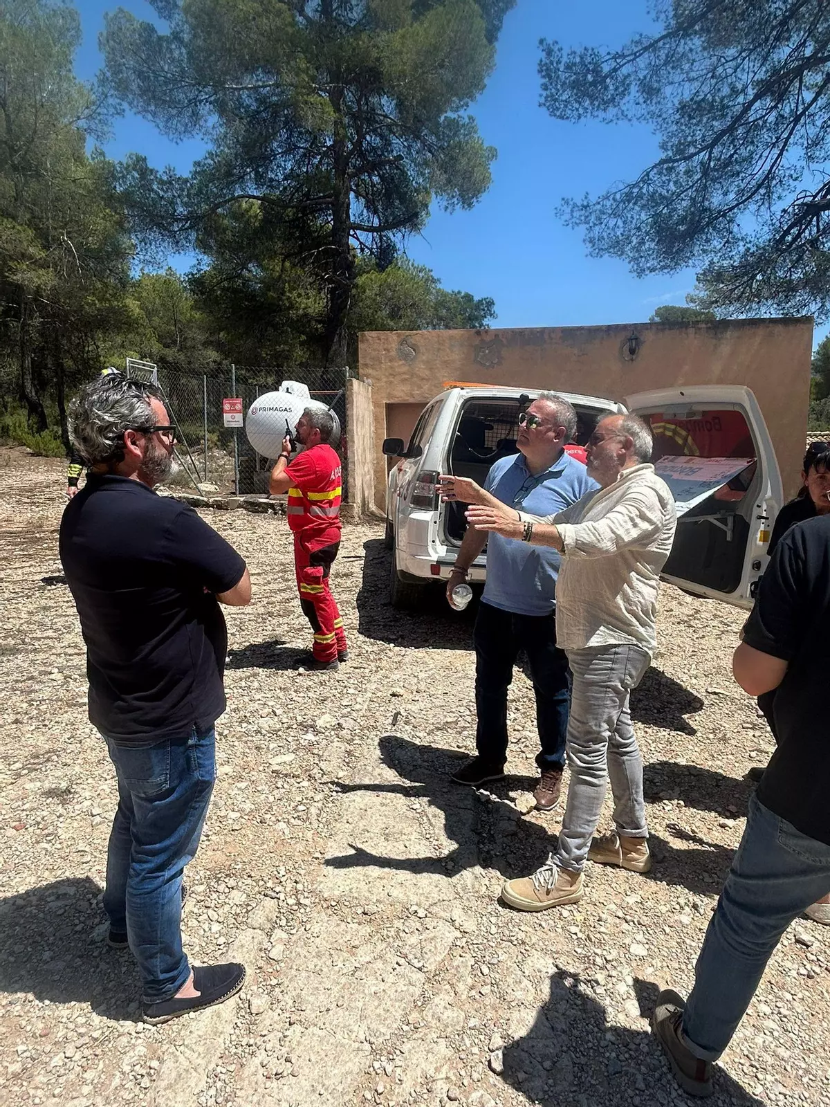 Cerrado el acceso a la Font Roja por el incendio forestal en Ibi