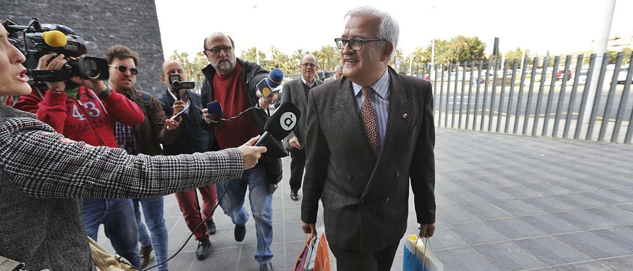 El exalcalde de Crevillent, César Augusto Asencio, en una imagen de marzo de 2019, cuando declaró por estos hechos.  | ANTONIO AMORÓS