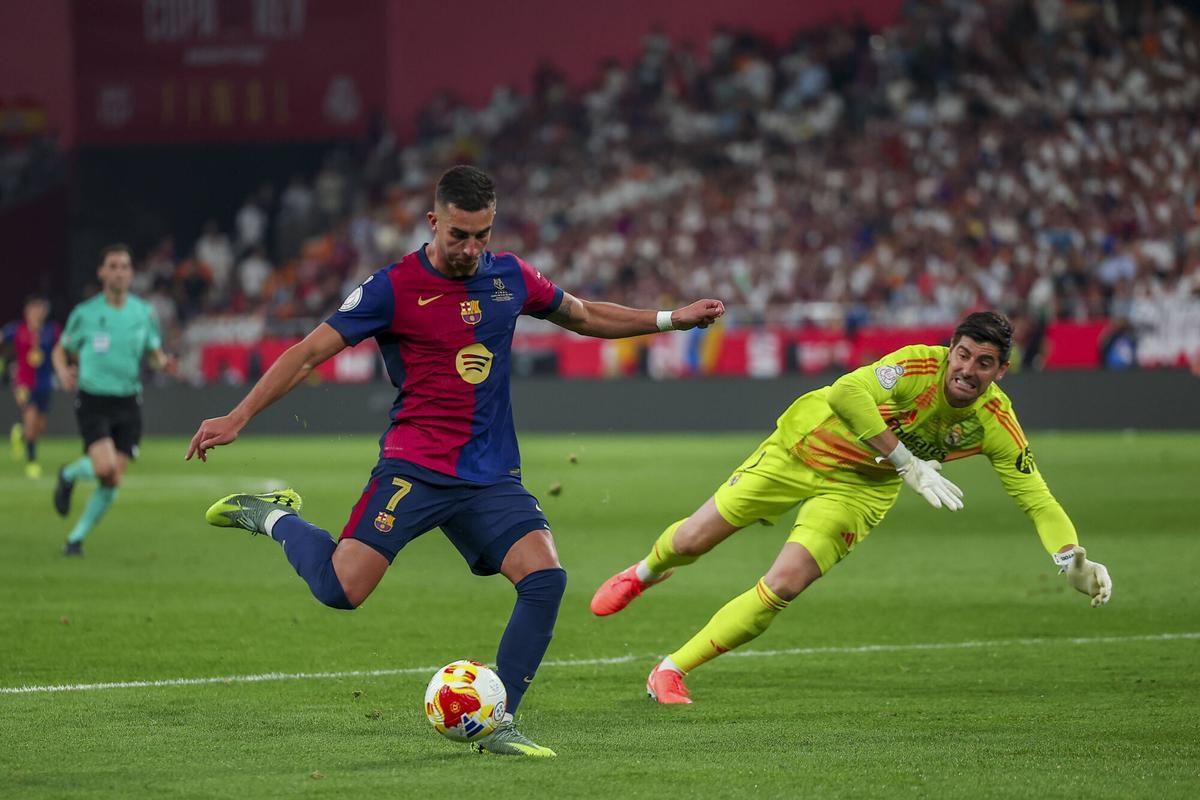 Ferran Torres supera a Courtois en la final de la Copa del Rey de La Cartuja de Sevilla