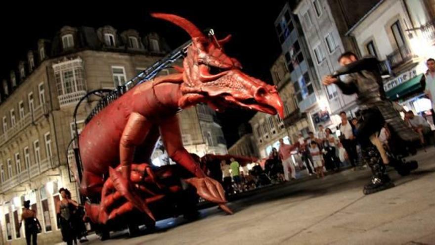 El Dragón Antonio, una de las esculturas gigantes que Carros de Foc llevará a Pilsen.