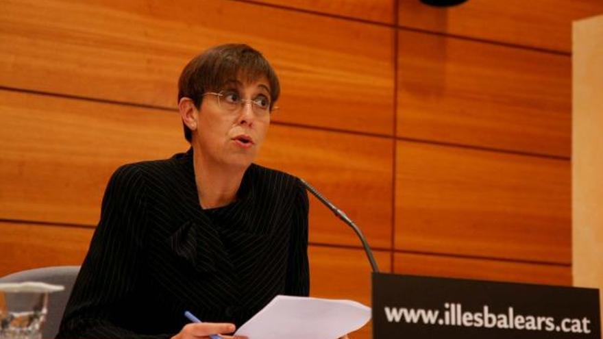 La portavoz del Govern, Joana Barceló, en una comparecencia en el Consolat de Mar.