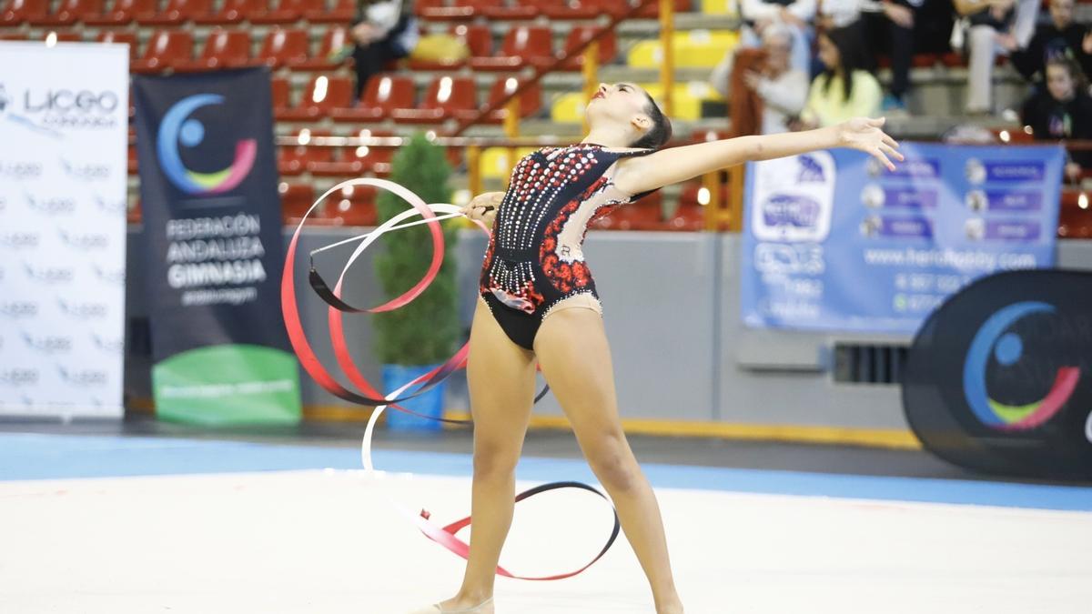 La gimnasia rítmica llena Vista Alegre de deportistas y público