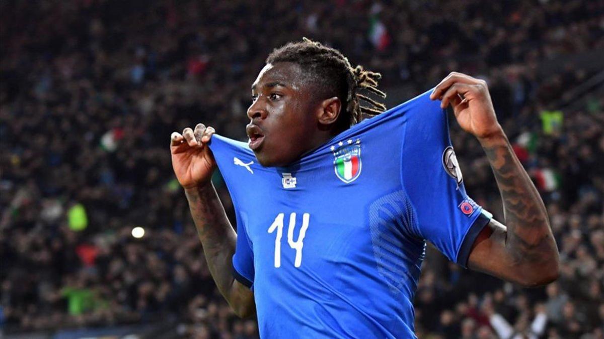 Moise Kean celebra un gol con Italia