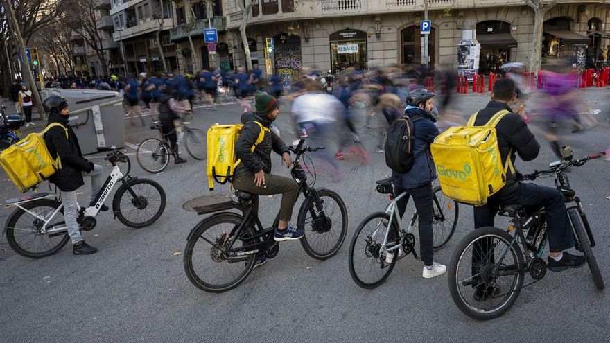 Así funcionan las subcontratas que reparten para Glovo: empresarios &quot;traviesos&quot;, salarios mínimos y suplantaciones de identidad