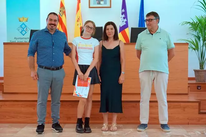 Todas las imágenes de la entrega de diplomas a los alumnos con mejores expedientes en Sant Joan