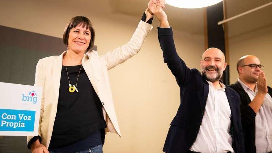 Ana Pontón y Néstor Rego celebran el que el BNG obtenga un escaño en los comicios. // Óscar Corral