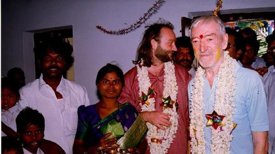 Moncho Ferrer y su padre, Vicente, en La India.