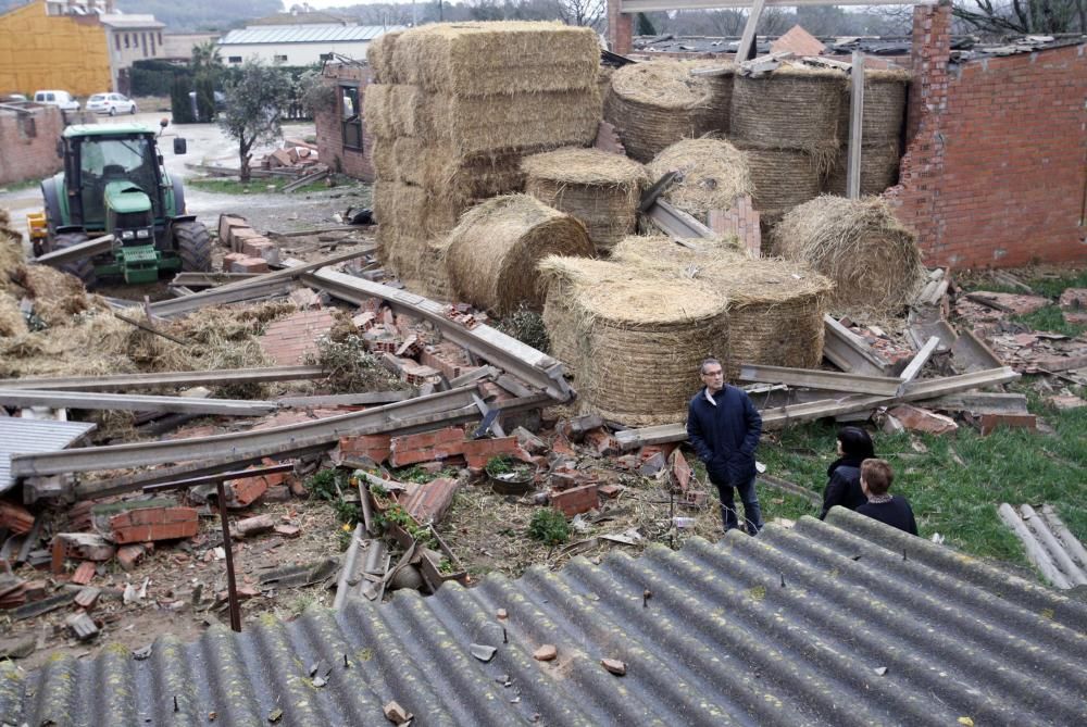 Un tornado deixa danys en cases, naus i vehicles a Cistella