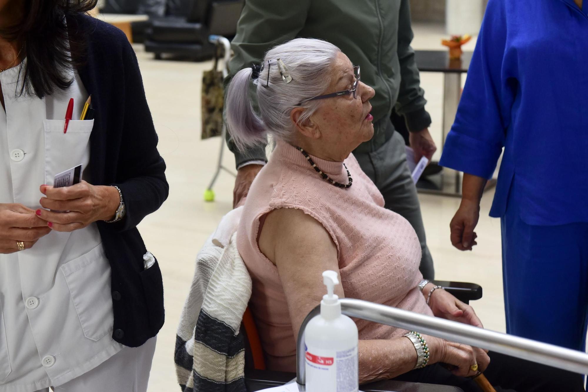 Vacunación en la residencia Torrente Ballester