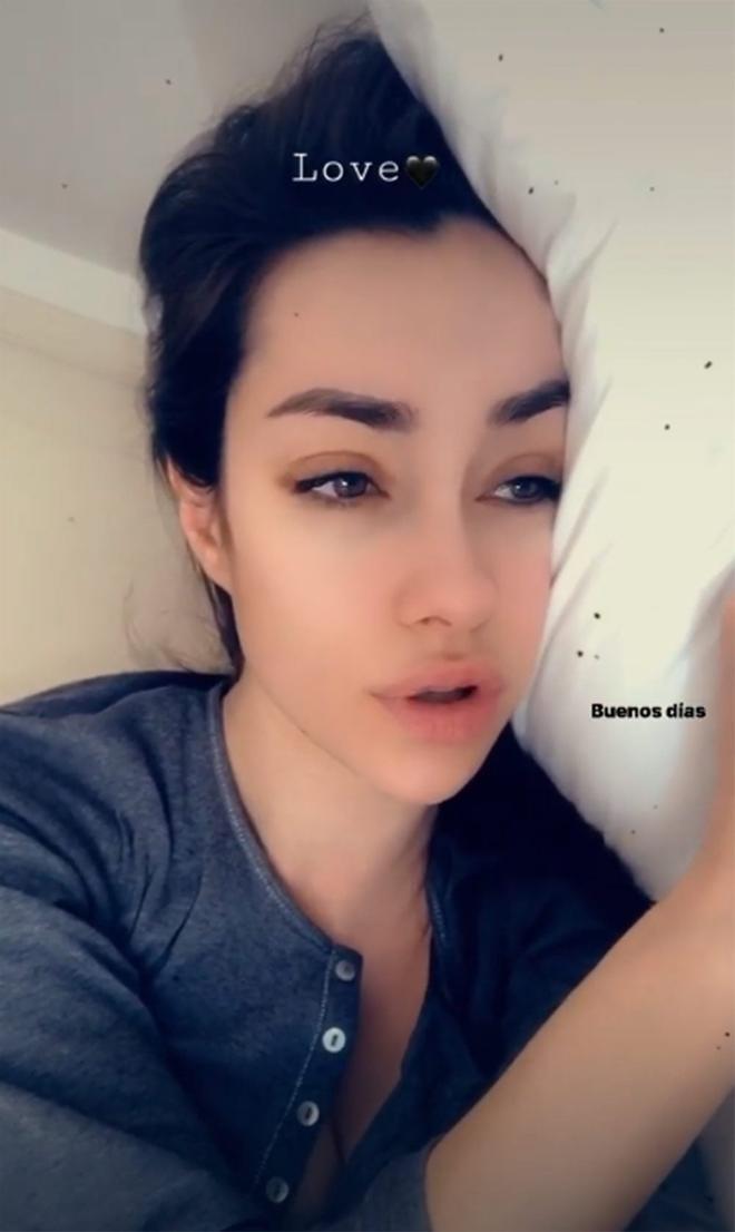 Adara con cara triste en Instagram