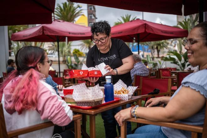 Colas en el estreno en Tenerife de GoXo, la food truck de Dabiz Muñoz