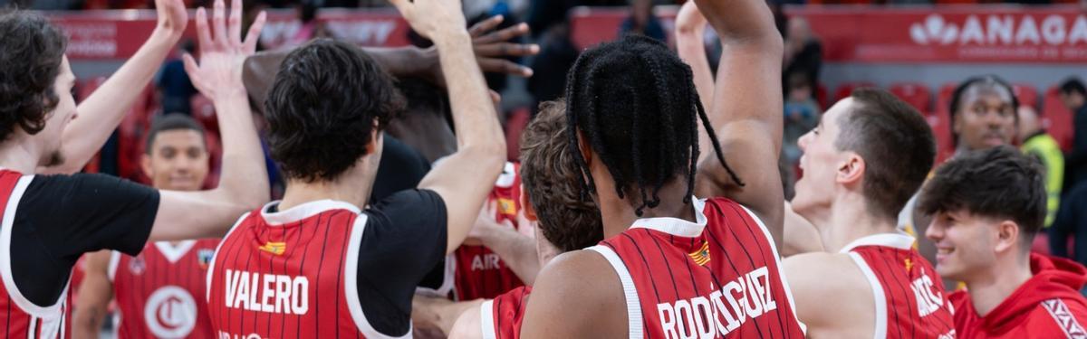 Los jugadores del U22, haciendo piña