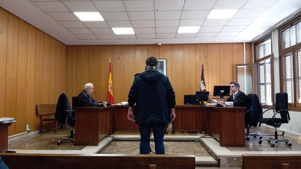 El hombre condenado, ayer durante la vista celebrado en un juzgado de lo penal de Palma.