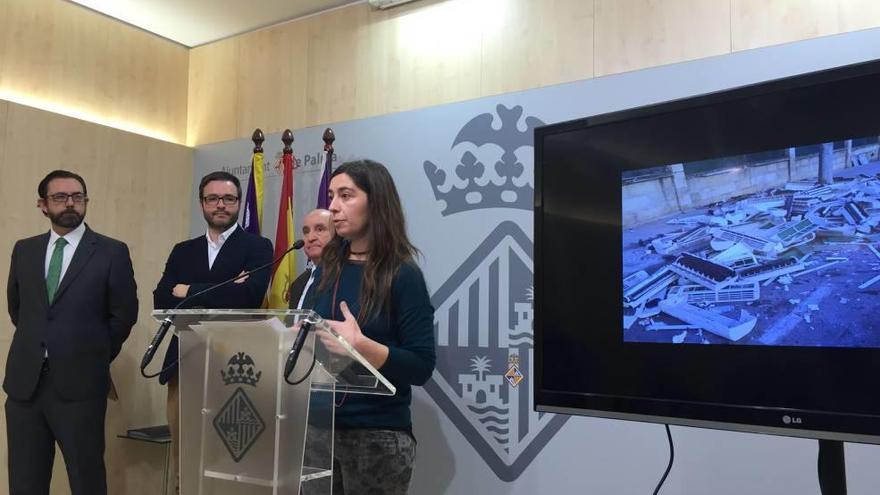 El alcalde, José Hila, con Neus Truyol y el presidente y director general de ASIMA.