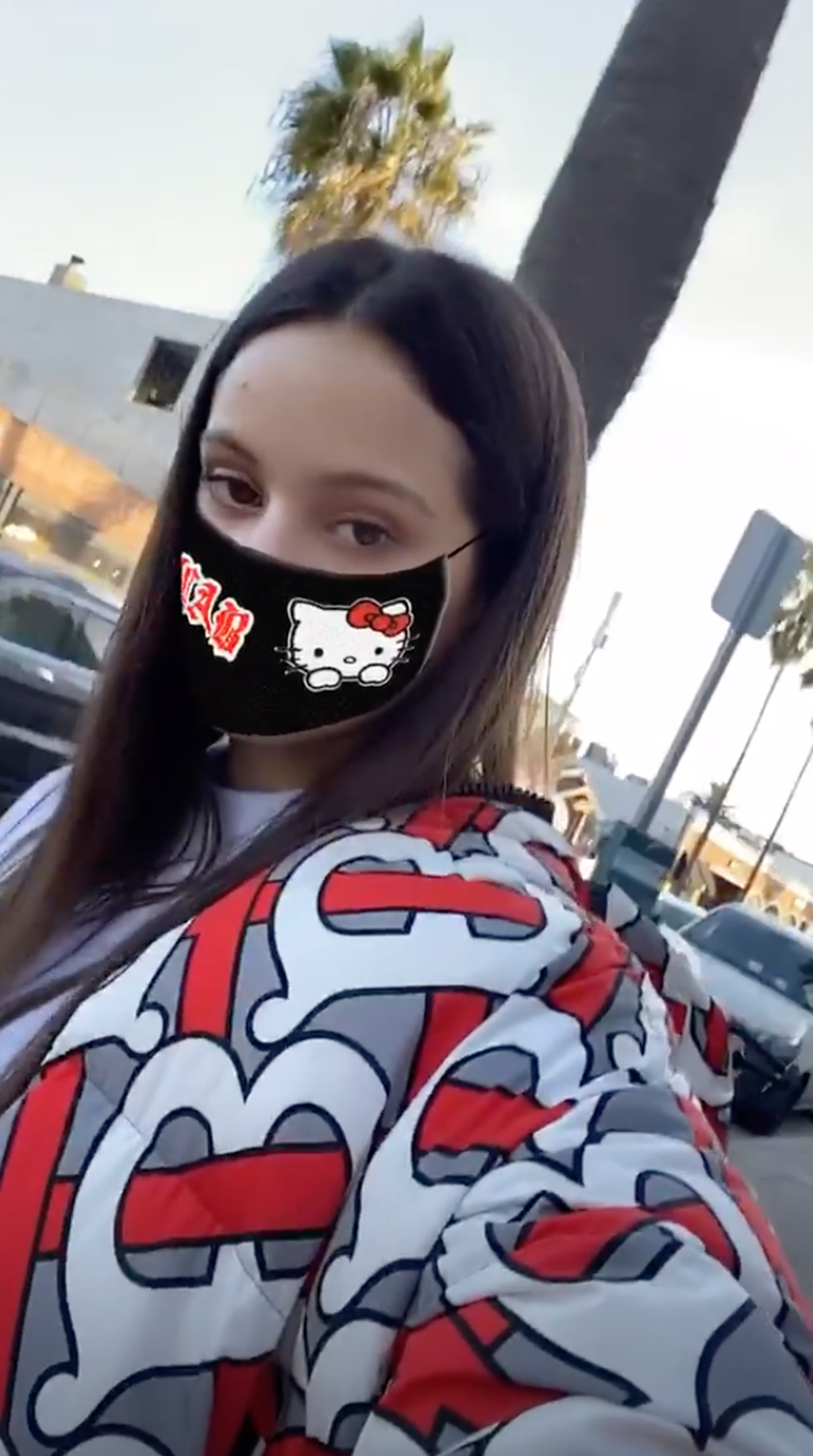 Rosalía con filtro de mascarilla anticoronavirus